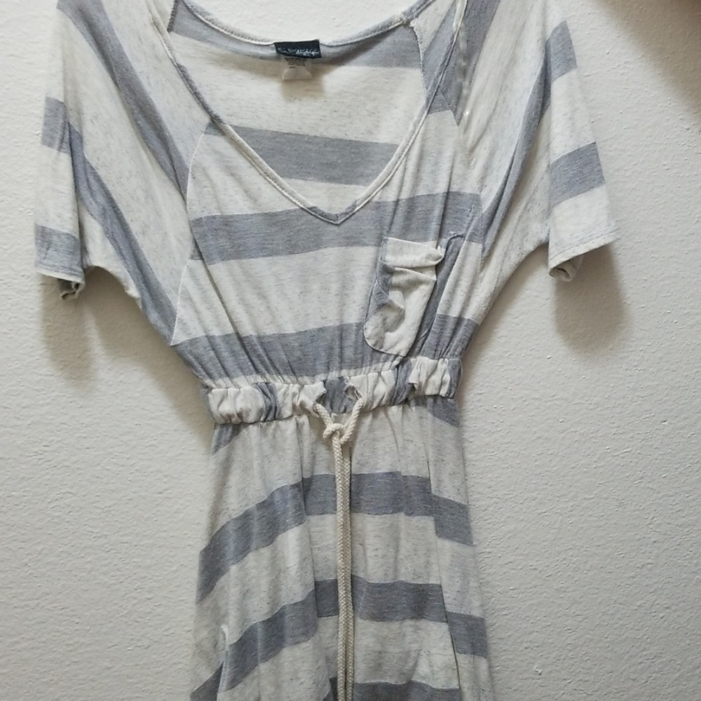 Gray and white v neck shirt